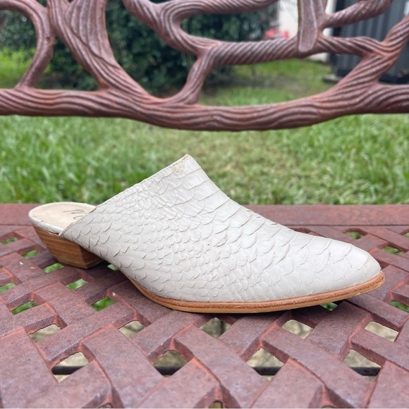 💋MATISSE Clover Taupe Leather Croc Skin Slip On Stacked Wood Heel Mules - Picture 1 of 16